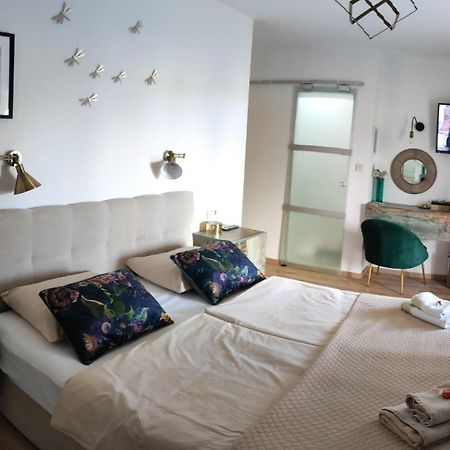 Riviera Rooms And Apartments Palit Екстериор снимка
