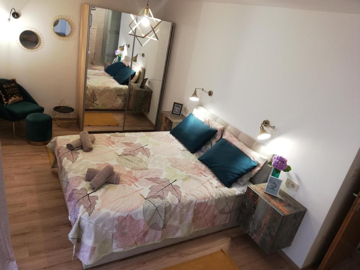 Riviera Rooms And Apartments Palit Екстериор снимка