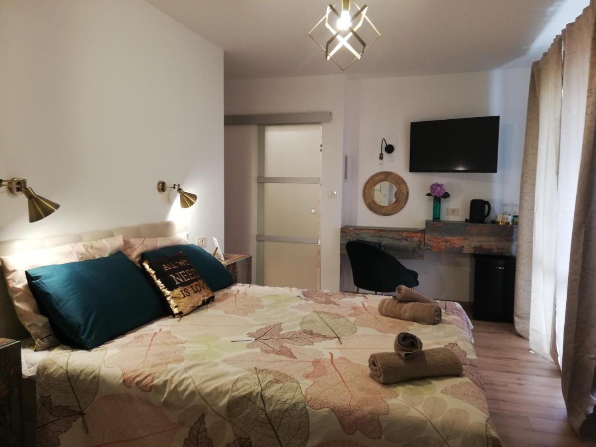 Riviera Rooms And Apartments Palit Екстериор снимка