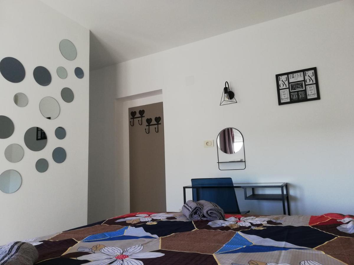 Riviera Rooms And Apartments Palit Екстериор снимка