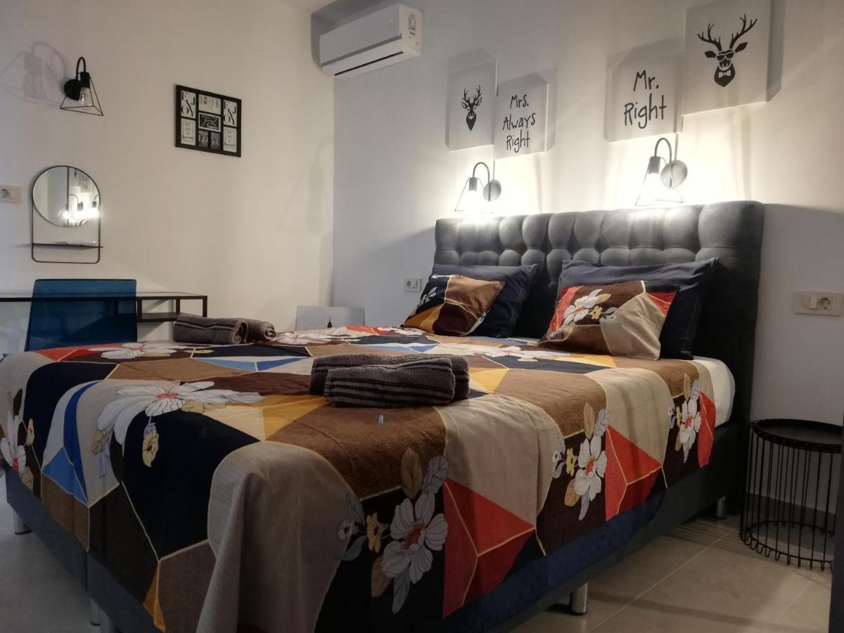Riviera Rooms And Apartments Palit Екстериор снимка