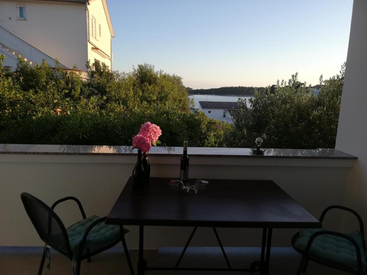 Riviera Rooms And Apartments Palit Екстериор снимка