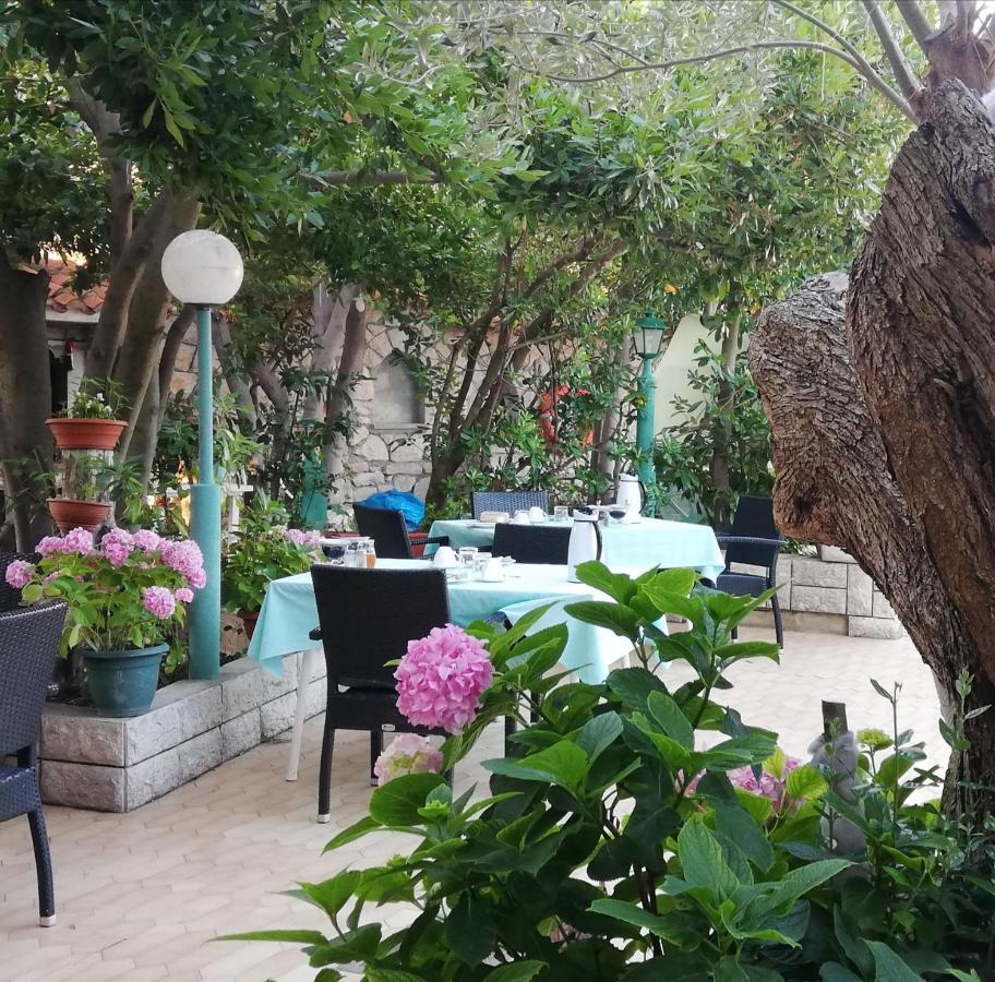 Riviera Rooms And Apartments Palit Екстериор снимка