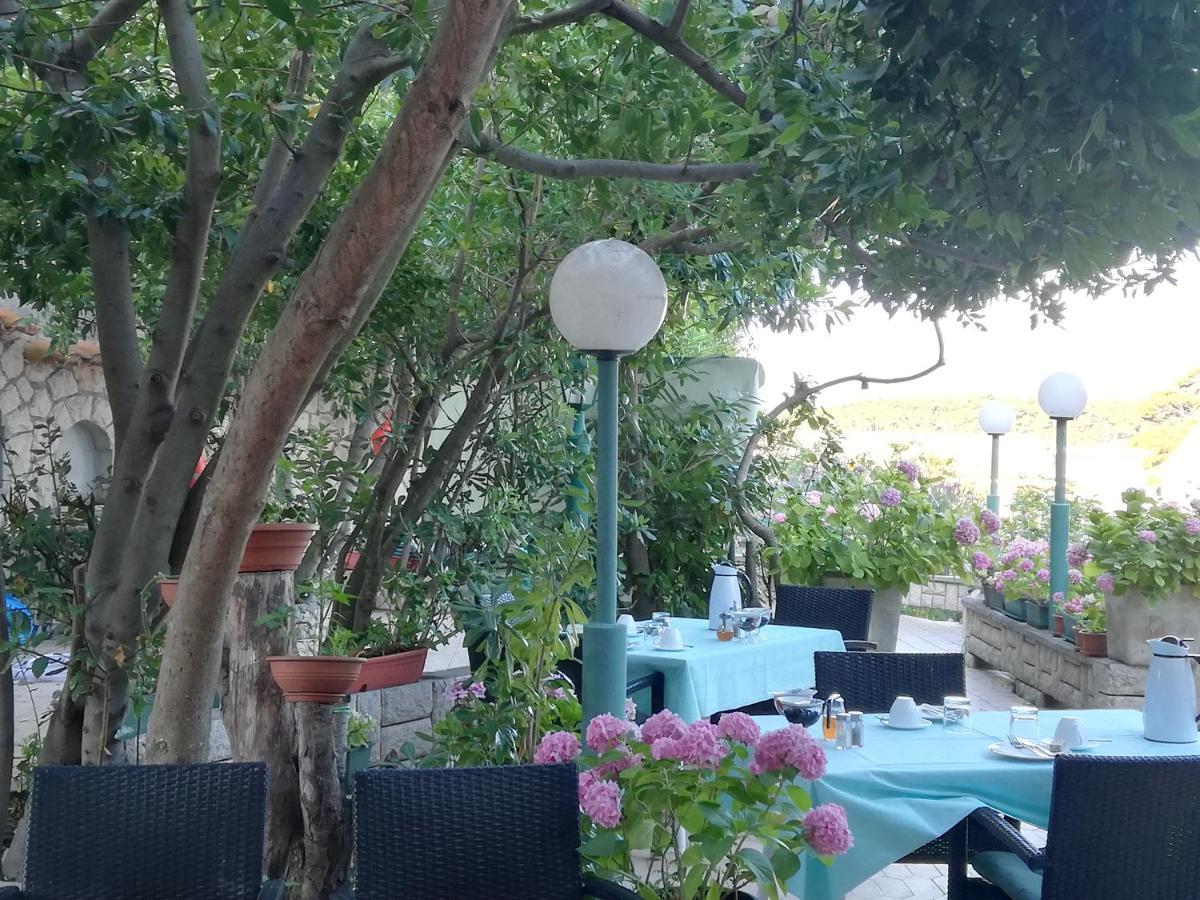 Riviera Rooms And Apartments Palit Екстериор снимка