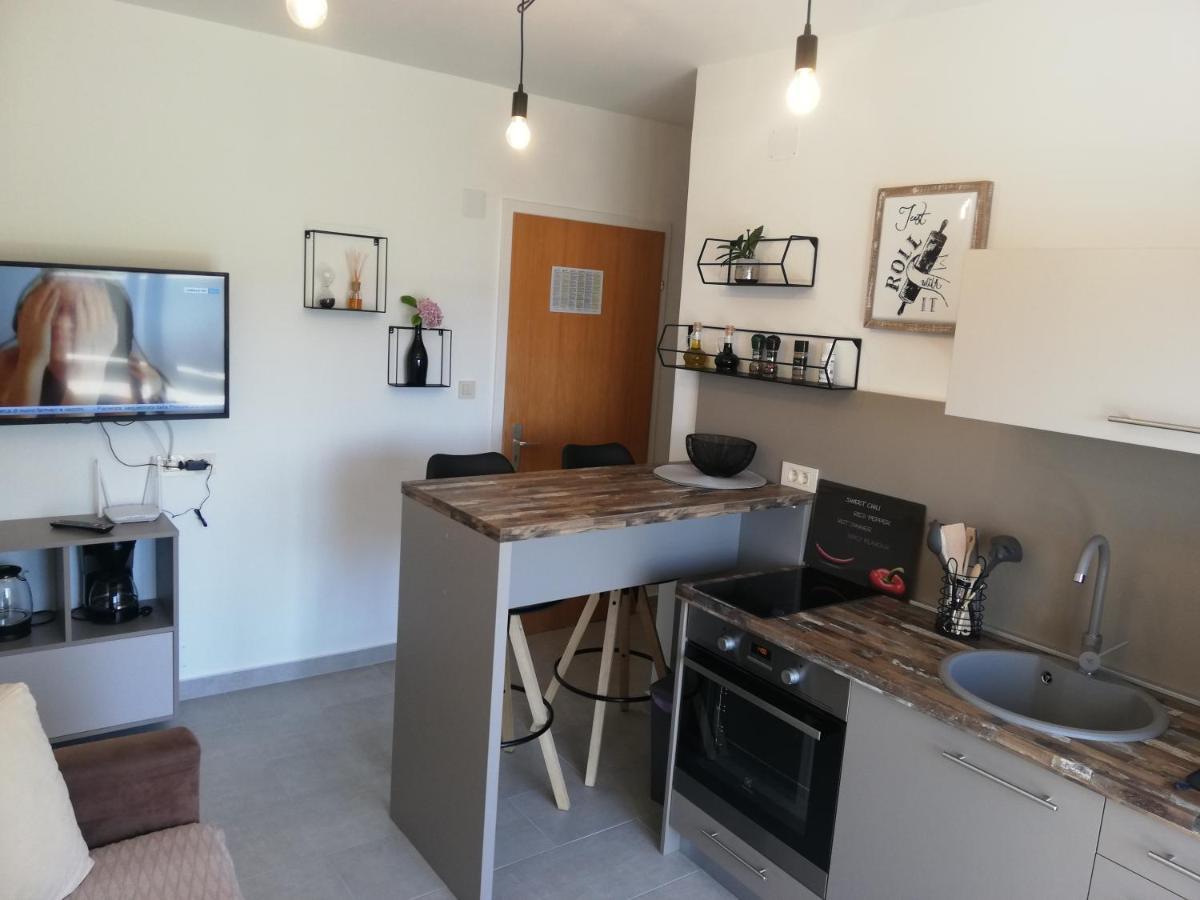 Riviera Rooms And Apartments Palit Стая снимка