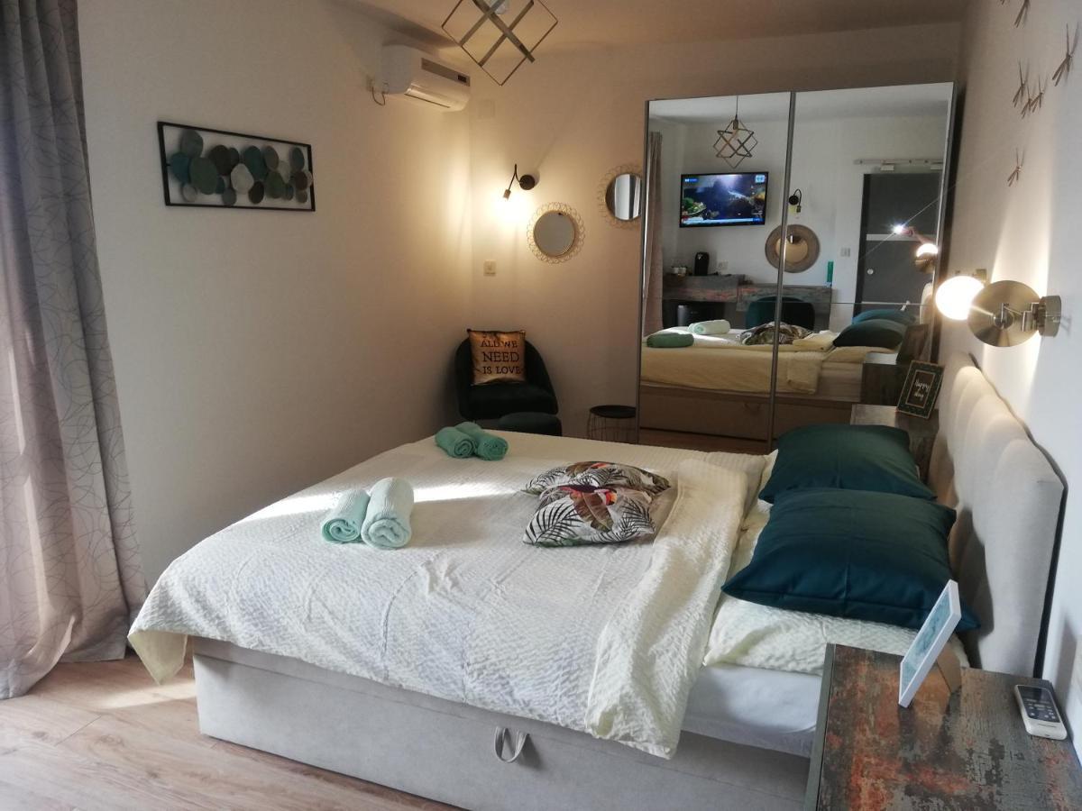 Riviera Rooms And Apartments Palit Екстериор снимка