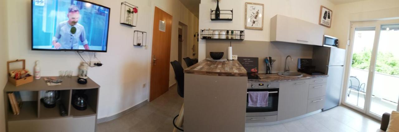 Riviera Rooms And Apartments Palit Екстериор снимка