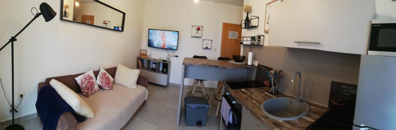 Riviera Rooms And Apartments Palit Екстериор снимка