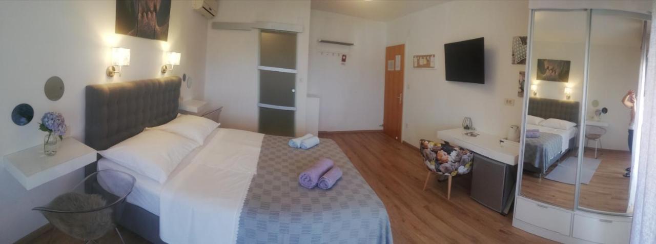 Riviera Rooms And Apartments Palit Екстериор снимка