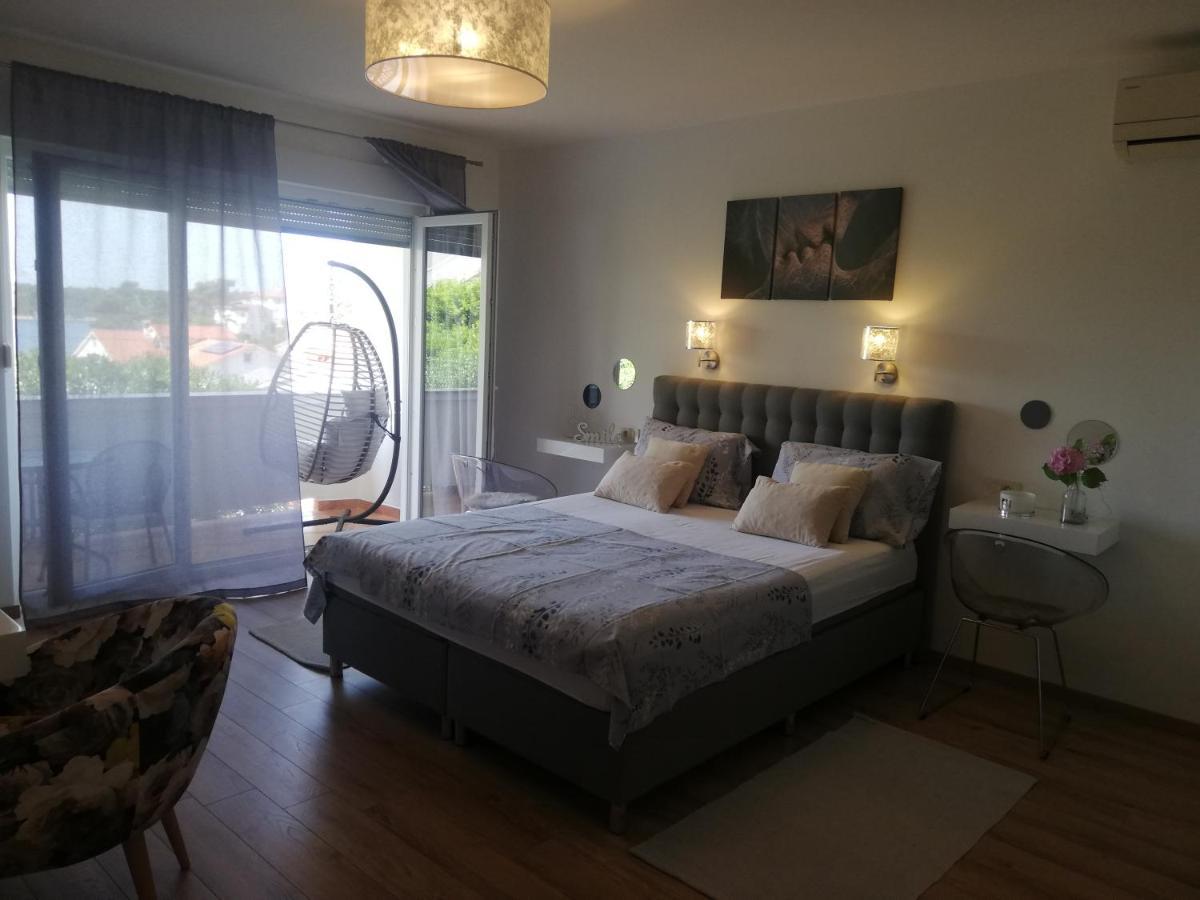 Riviera Rooms And Apartments Palit Екстериор снимка