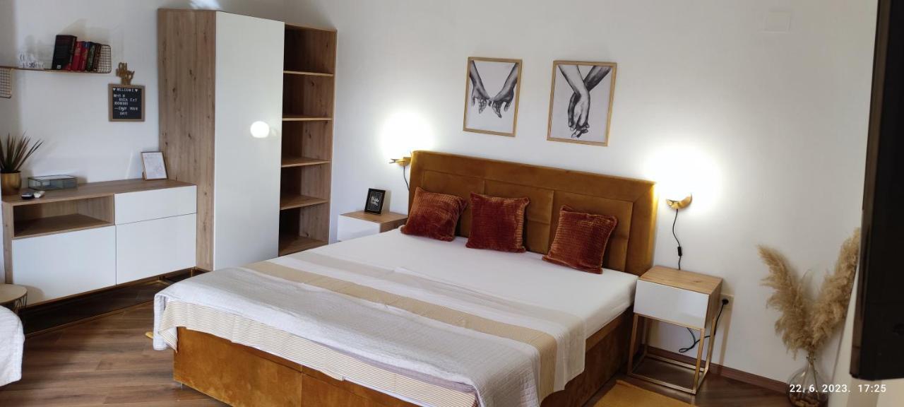 Riviera Rooms And Apartments Palit Екстериор снимка