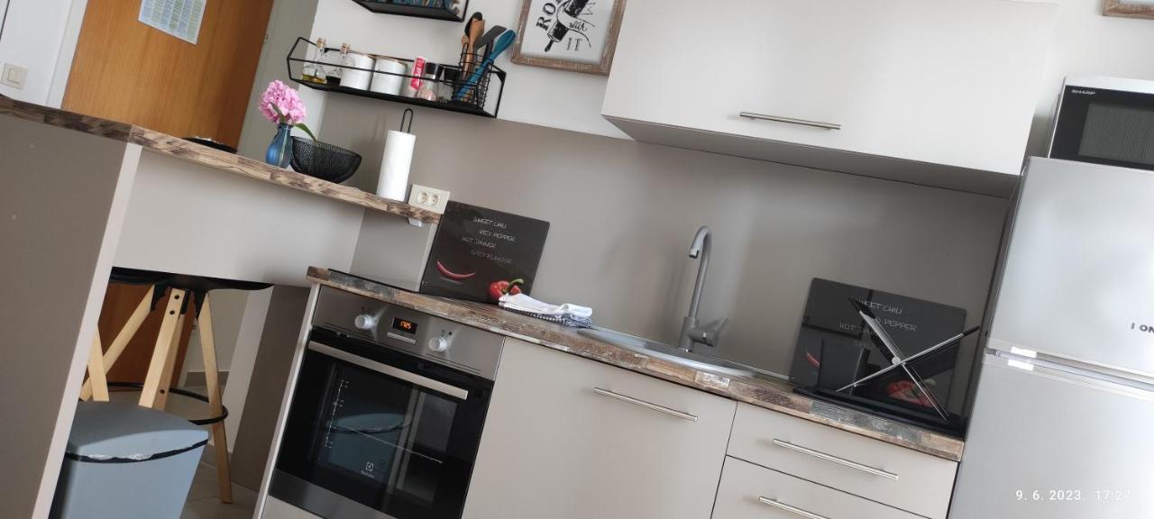 Riviera Rooms And Apartments Palit Екстериор снимка