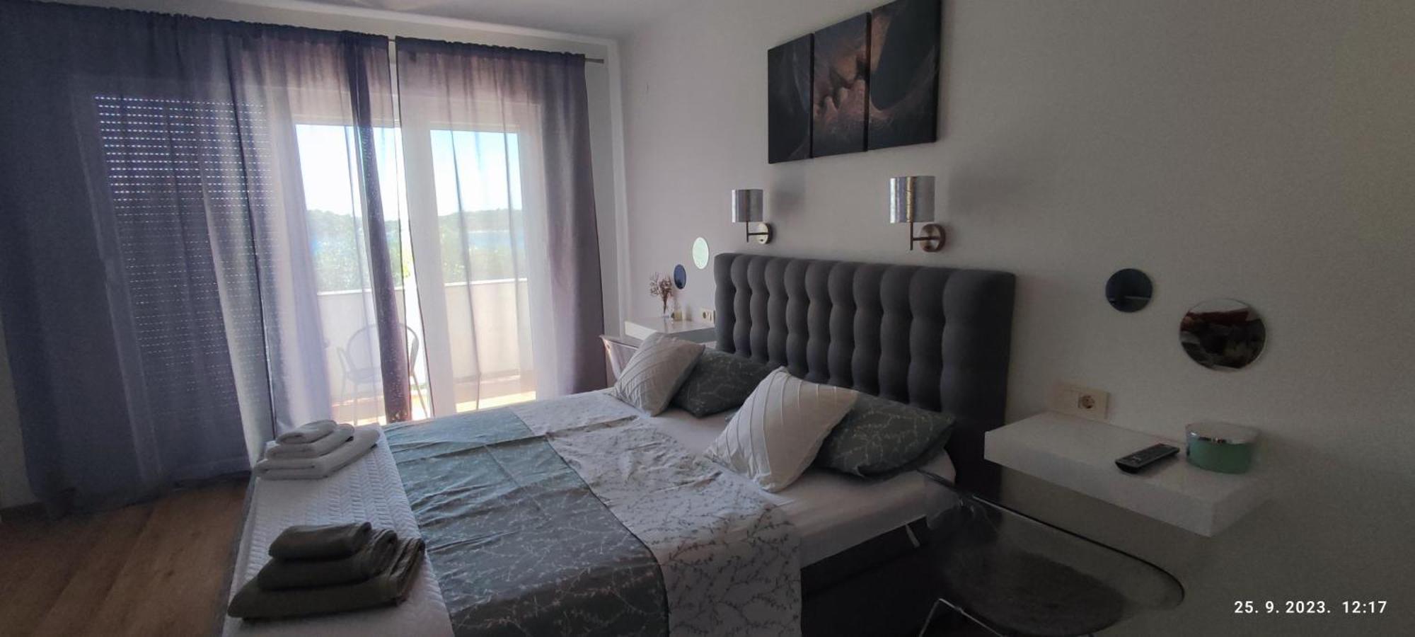 Riviera Rooms And Apartments Palit Екстериор снимка