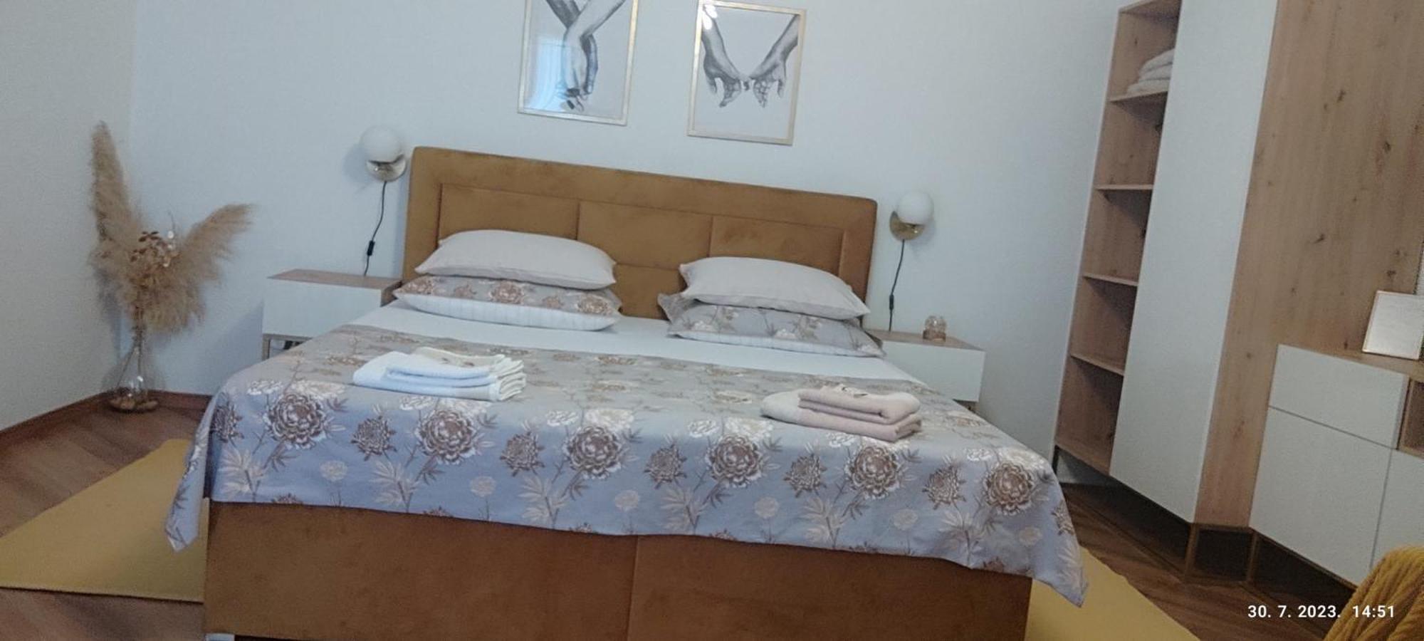 Riviera Rooms And Apartments Palit Екстериор снимка