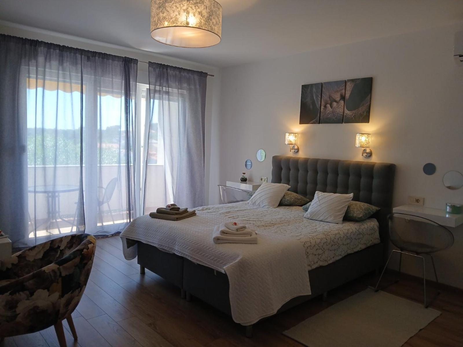 Riviera Rooms And Apartments Palit Екстериор снимка