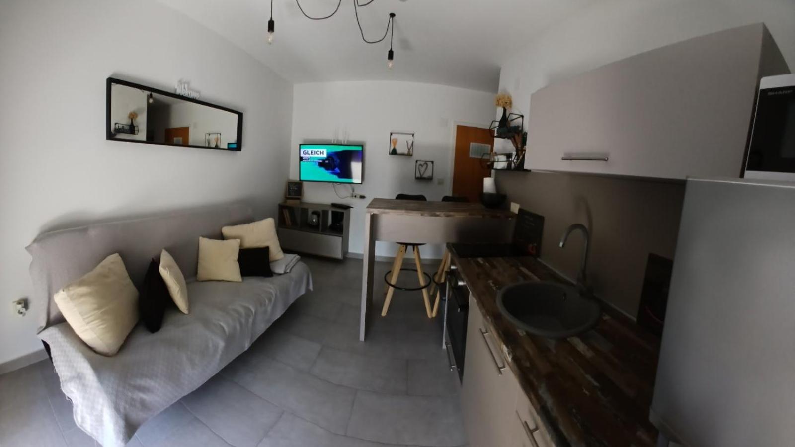 Riviera Rooms And Apartments Palit Екстериор снимка