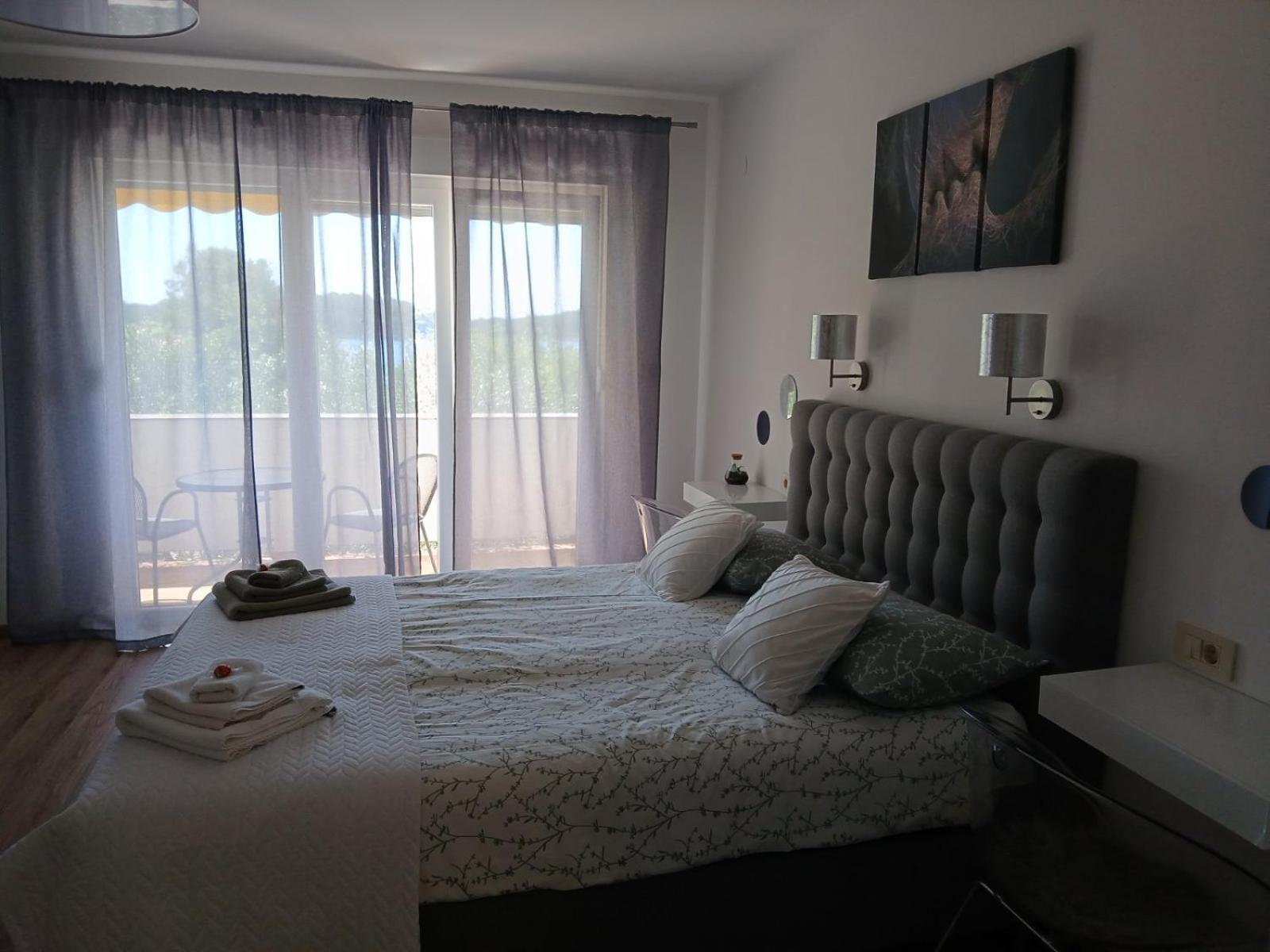 Riviera Rooms And Apartments Palit Екстериор снимка