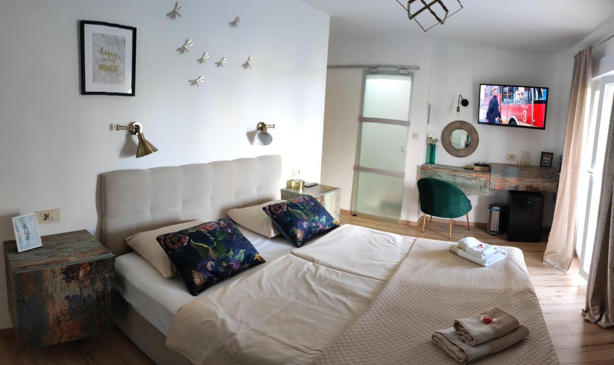 Riviera Rooms And Apartments Palit Екстериор снимка